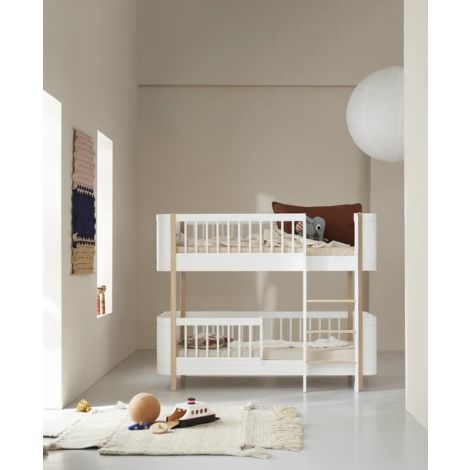 Wood Mini + madal ühekohaline narivoodi madalaks kahekohaliseks narivoodiks - Oliver Furniture-Valge/tamm